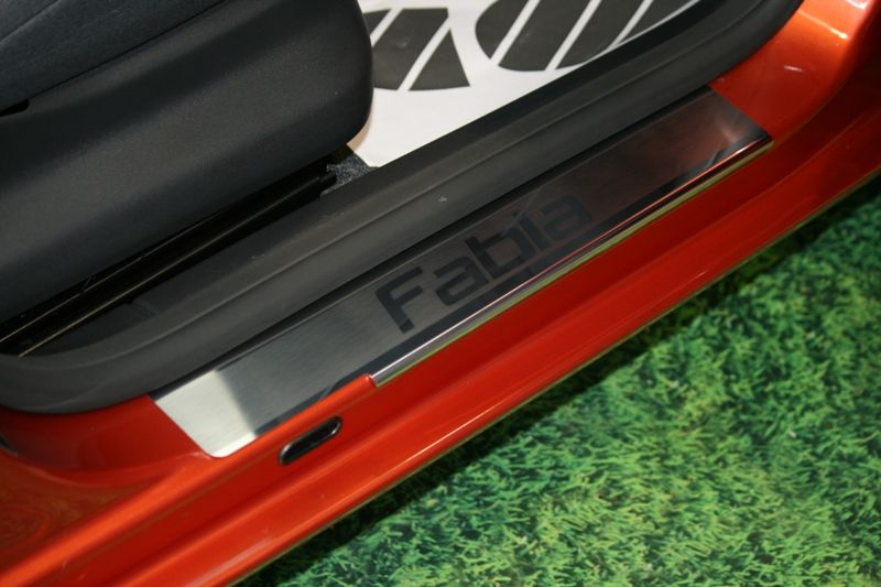 Накладки на пороги SKODA Fabia 2007~
