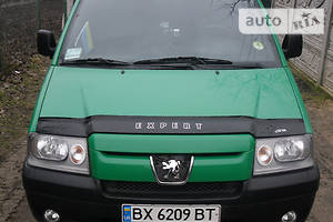 Peugeot 206 (1998-) Дефлектор капота VIP TUNING